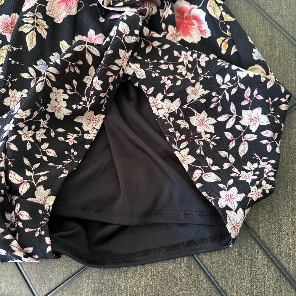 5 for $20 Deal- Trixxi Pink & Black Floral Romper Shorts - Size Small - Picture 7 of 11